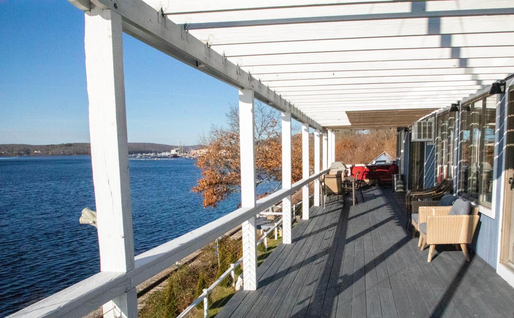 Spectacular Home With A Amazing Ocean - River View Гротън Екстериор снимка